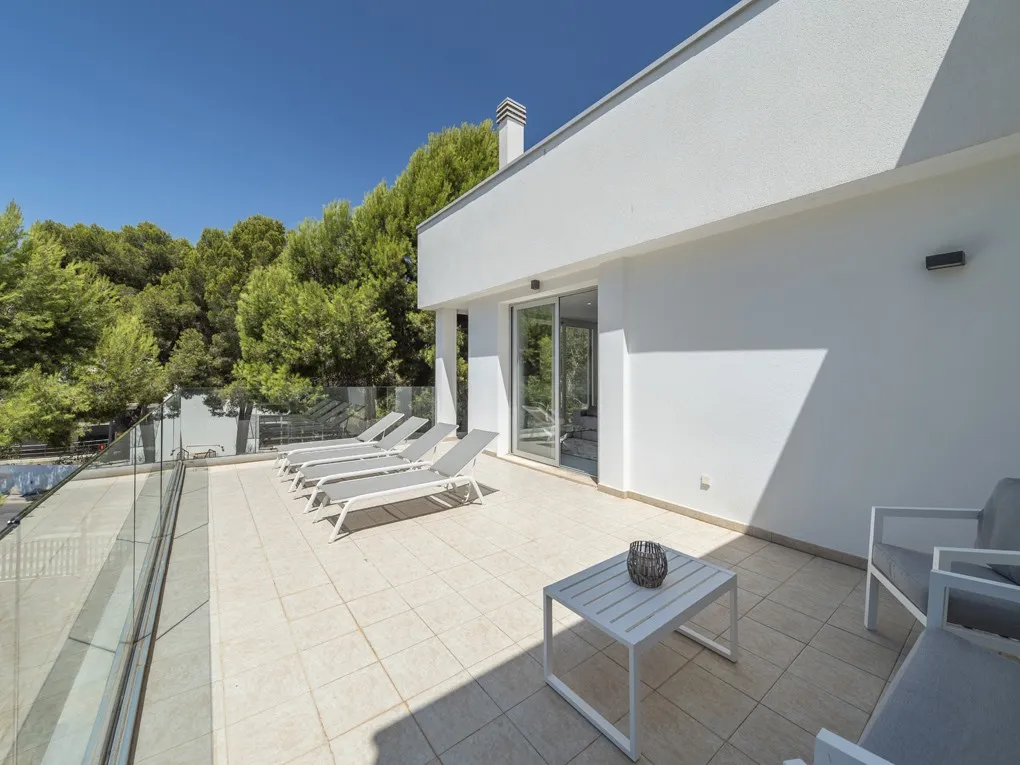 Beach penthouse with spacious terraces in the heart of Palmanova-14