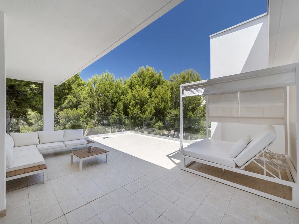 Beach penthouse with spacious terraces in the heart of Palmanova-1