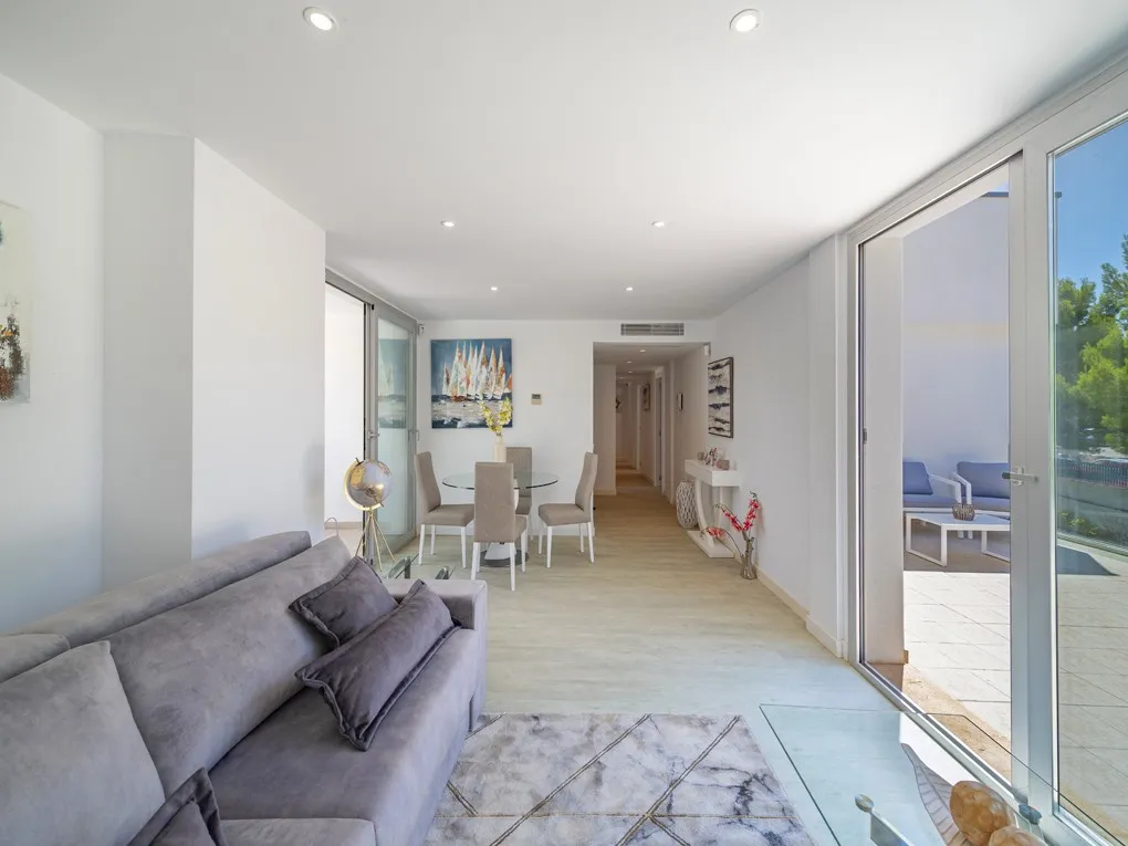 Beach penthouse with spacious terraces in the heart of Palmanova-3