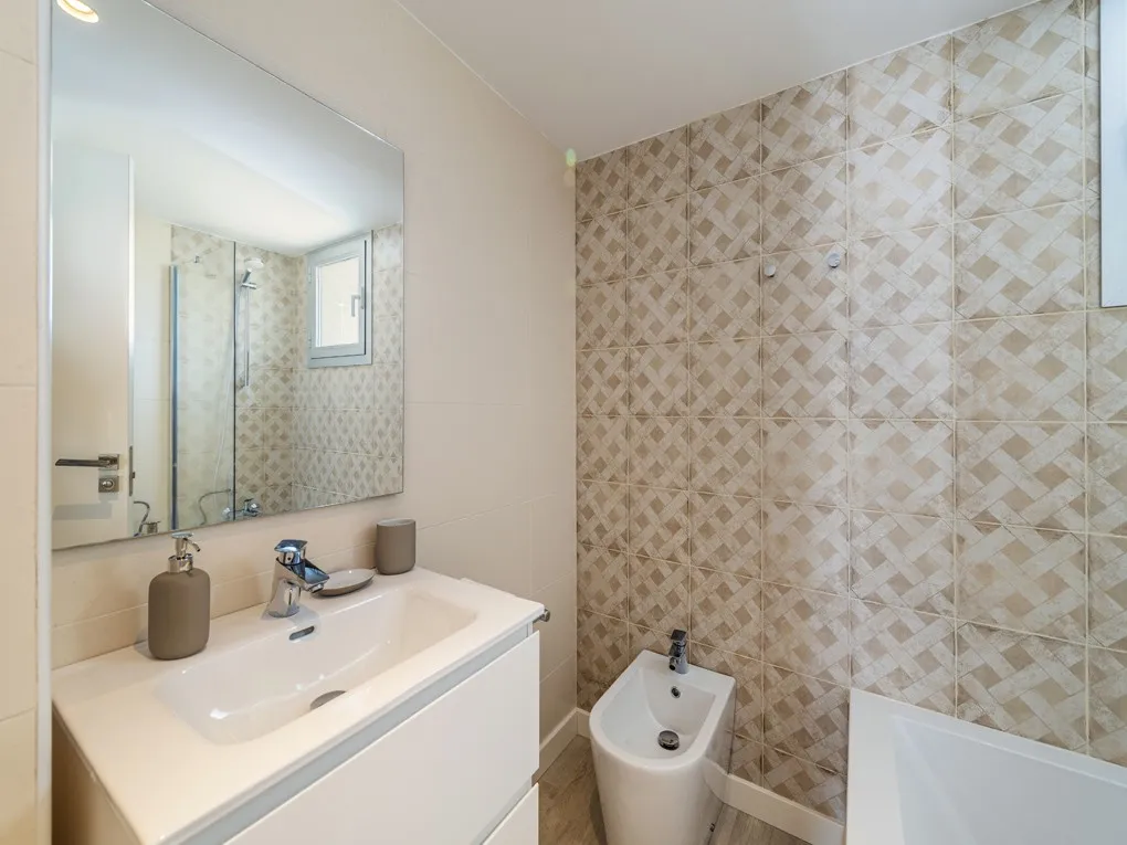 Beach penthouse with spacious terraces in the heart of Palmanova-9