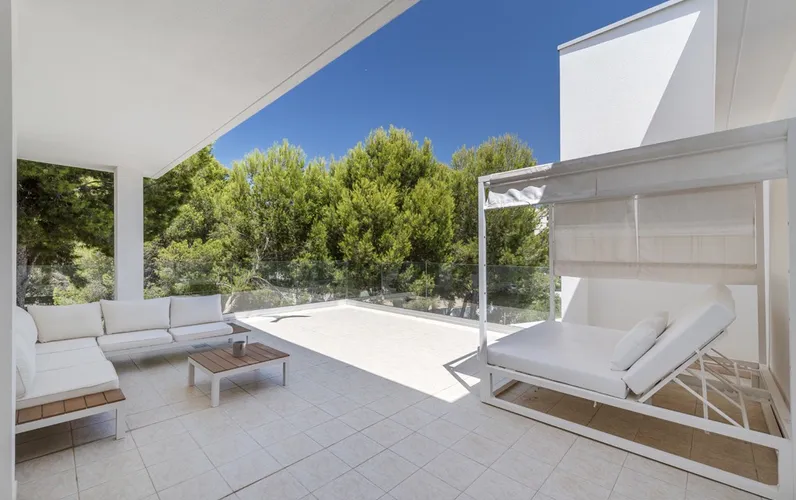 Strandpenthouse met ruime terrassen in het hart van Palmanova