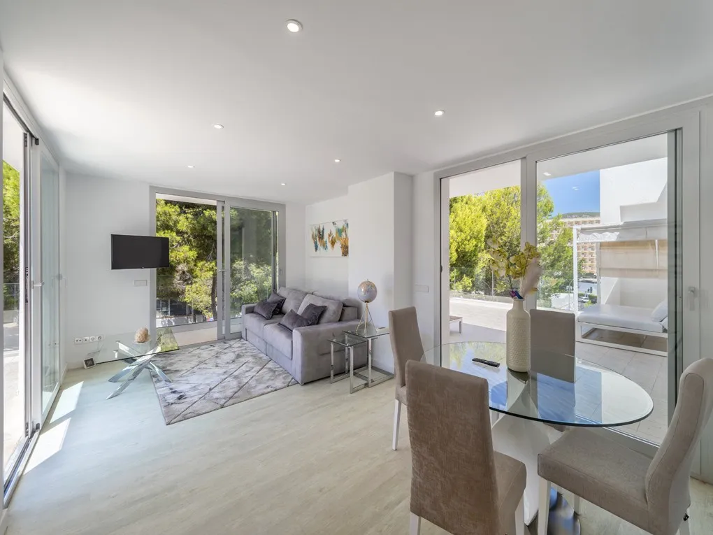 Beach penthouse with spacious terraces in the heart of Palmanova-2