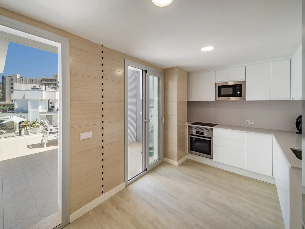 Beach penthouse with spacious terraces in the heart of Palmanova-5