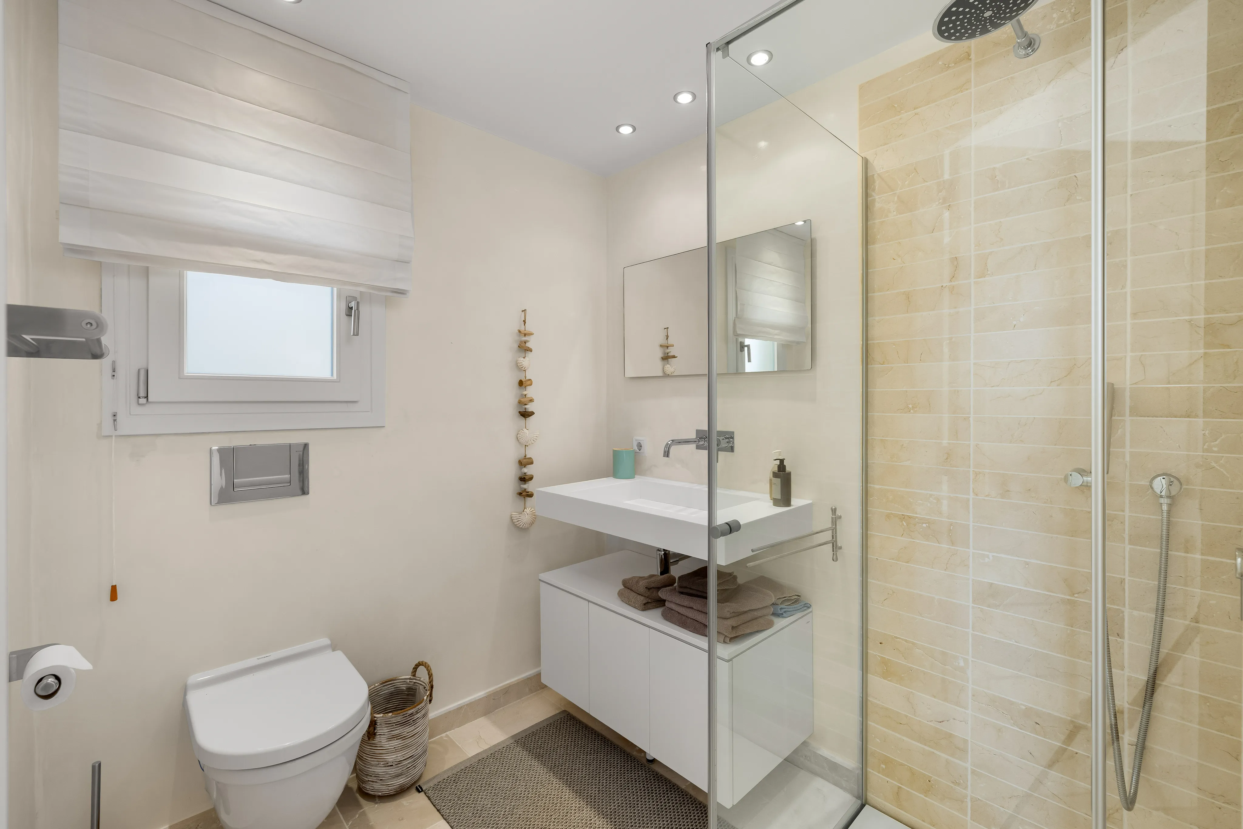 Modern apartment with stunning harbour and sea views-18