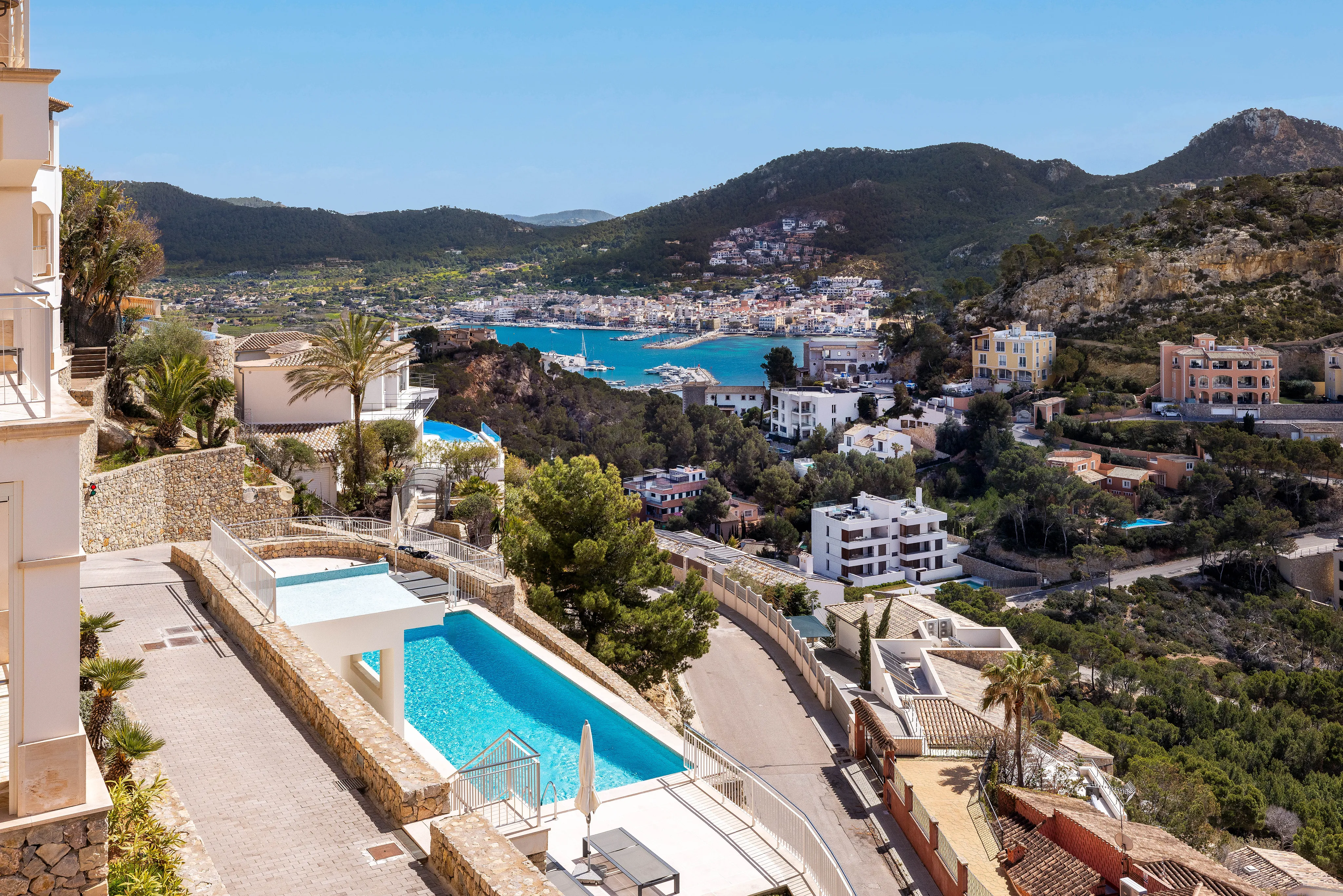 Modern apartment with stunning harbour and sea views-6