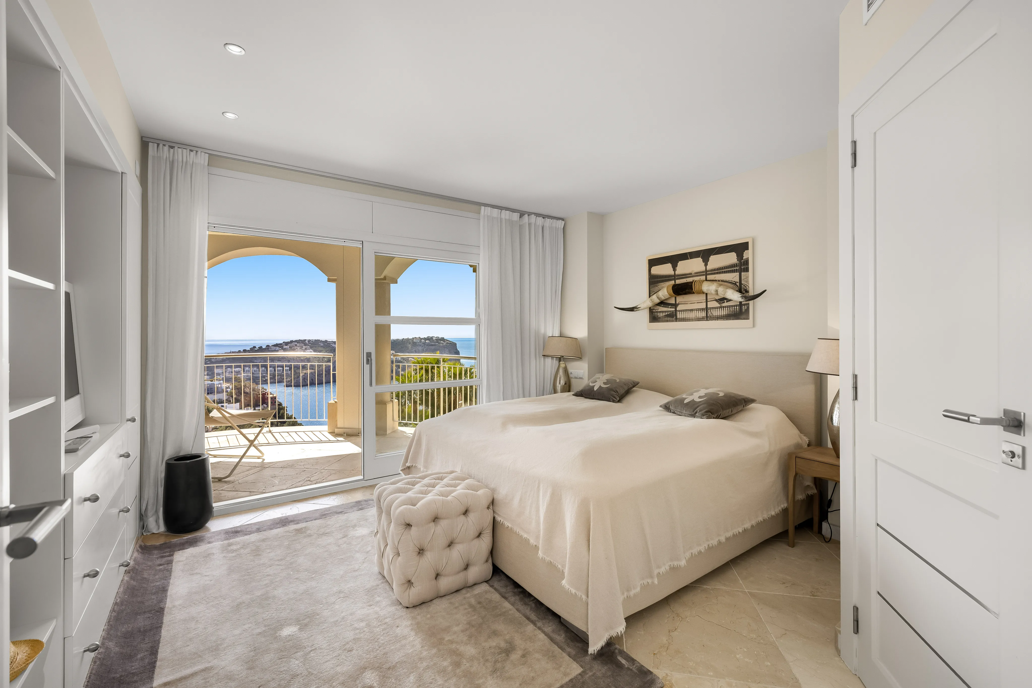 Modern apartment with stunning harbour and sea views-17