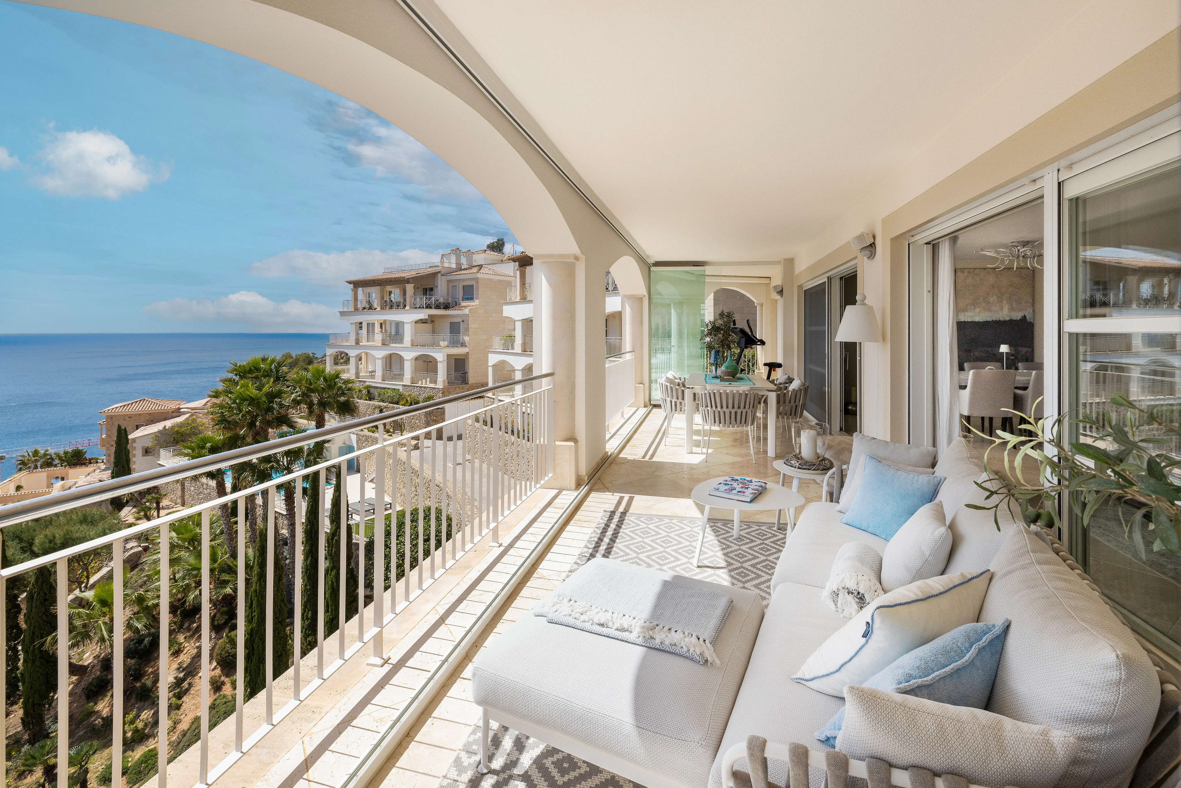 Modern apartment with stunning harbour and sea views-19