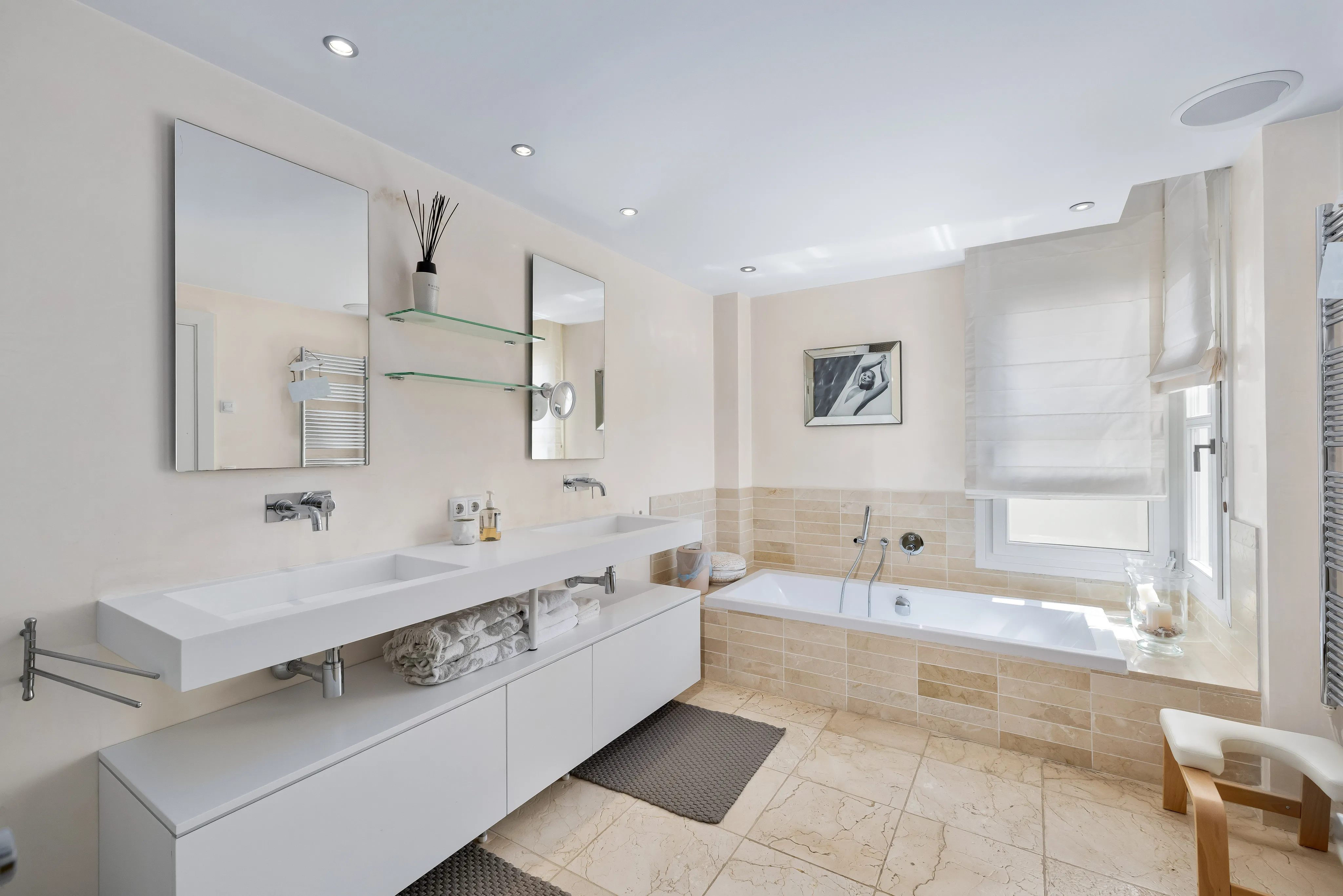 Modern apartment with stunning harbour and sea views-14