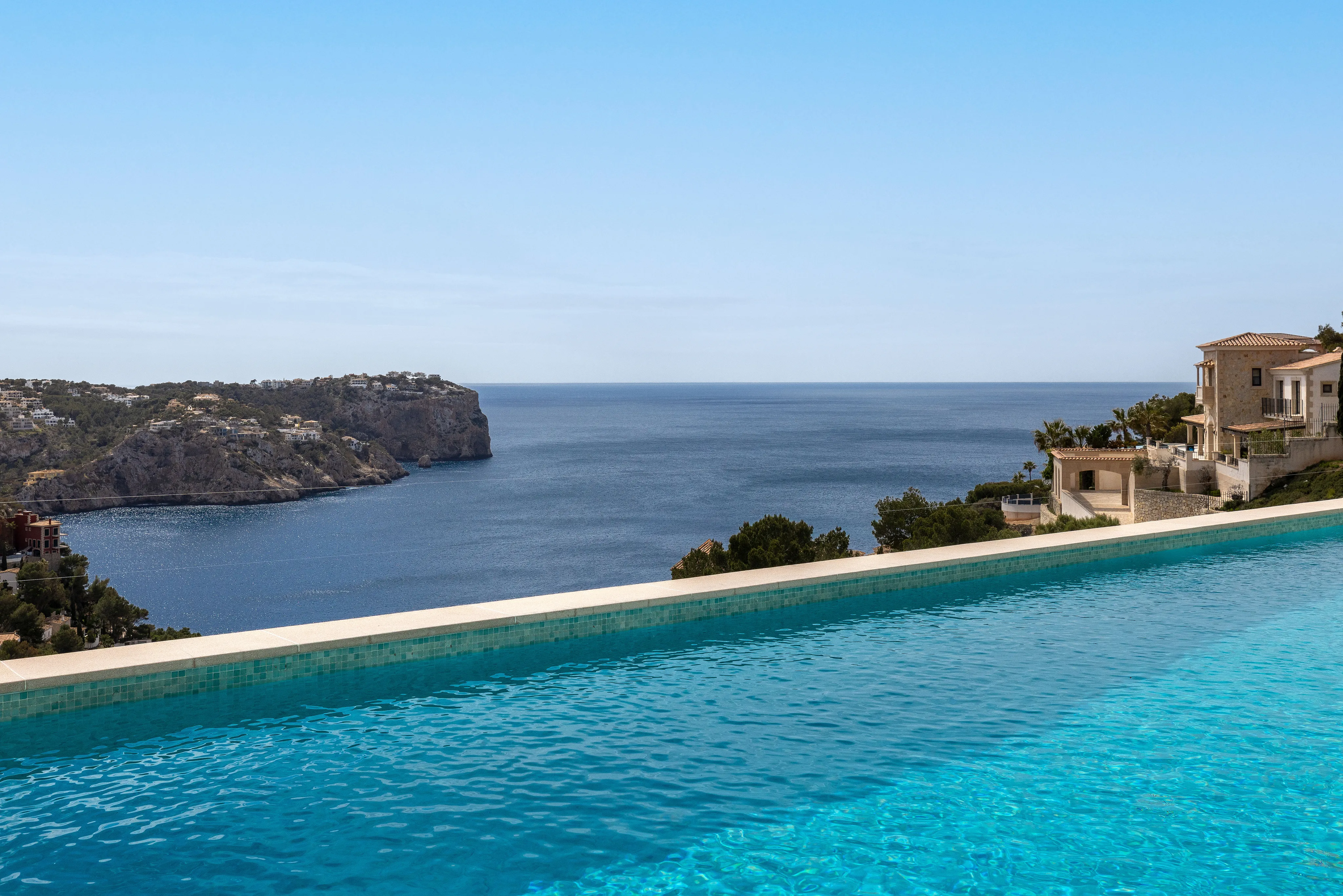 Modern apartment with stunning harbour and sea views-10