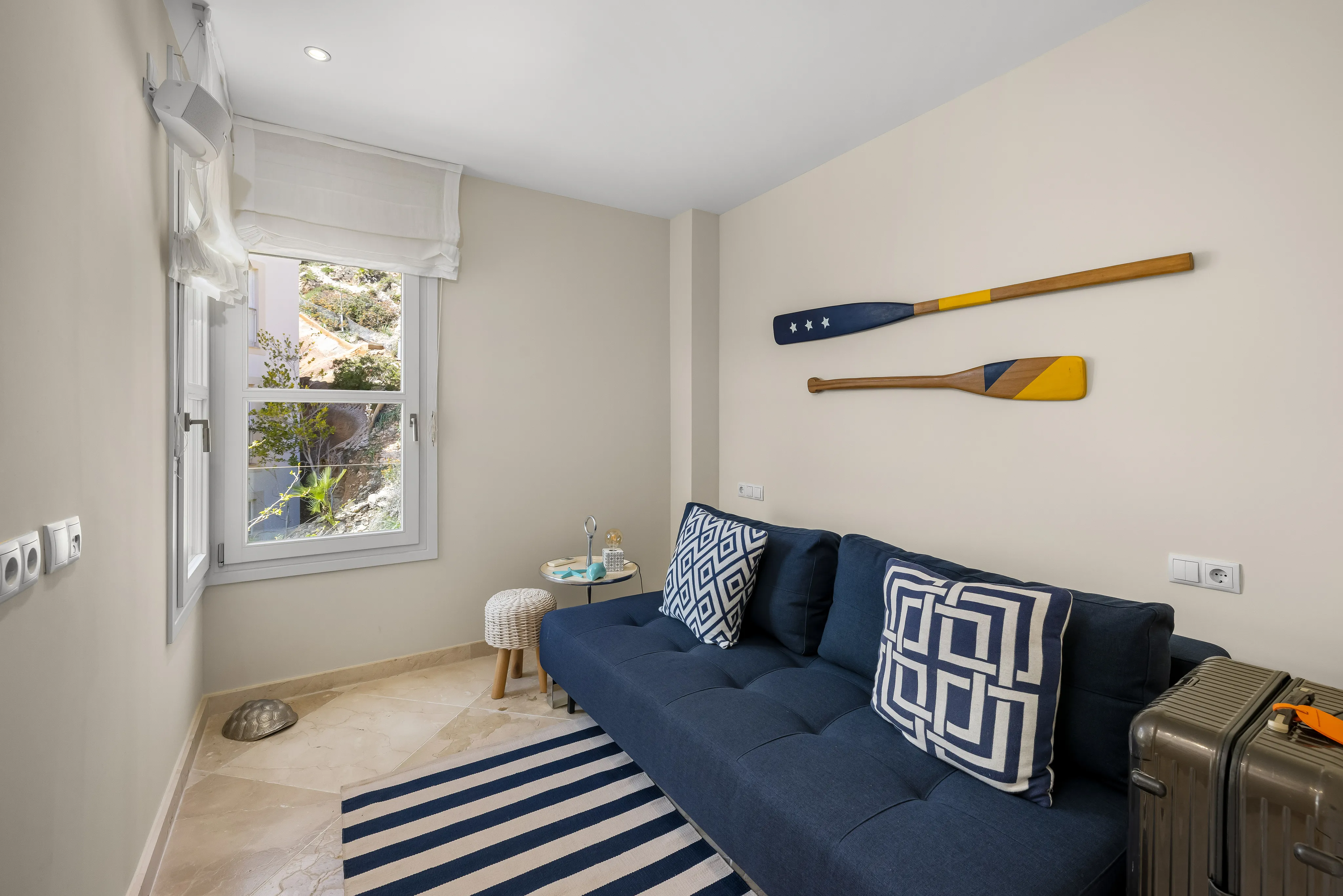 Modern apartment with stunning harbour and sea views-16