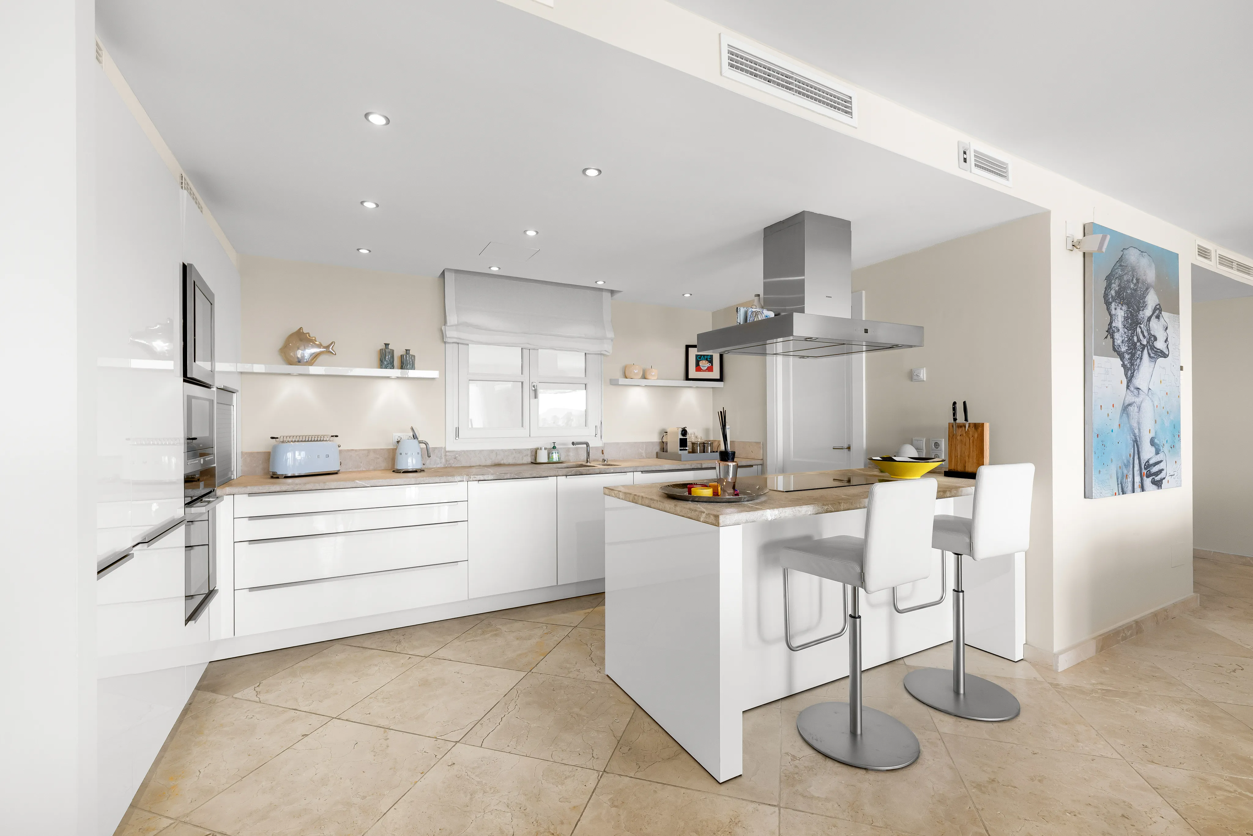 Modern apartment with stunning harbour and sea views-11