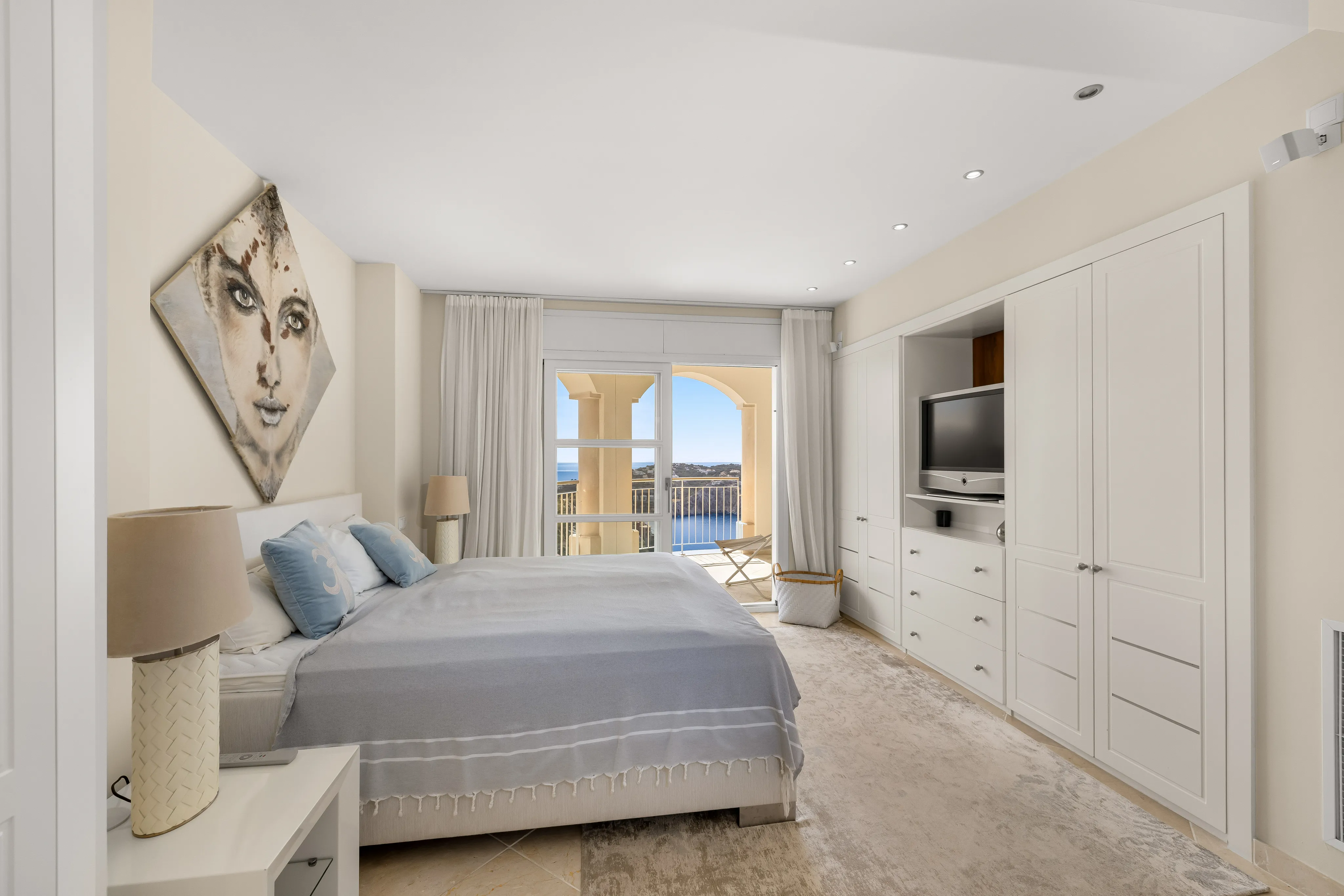 Modern apartment with stunning harbour and sea views-13