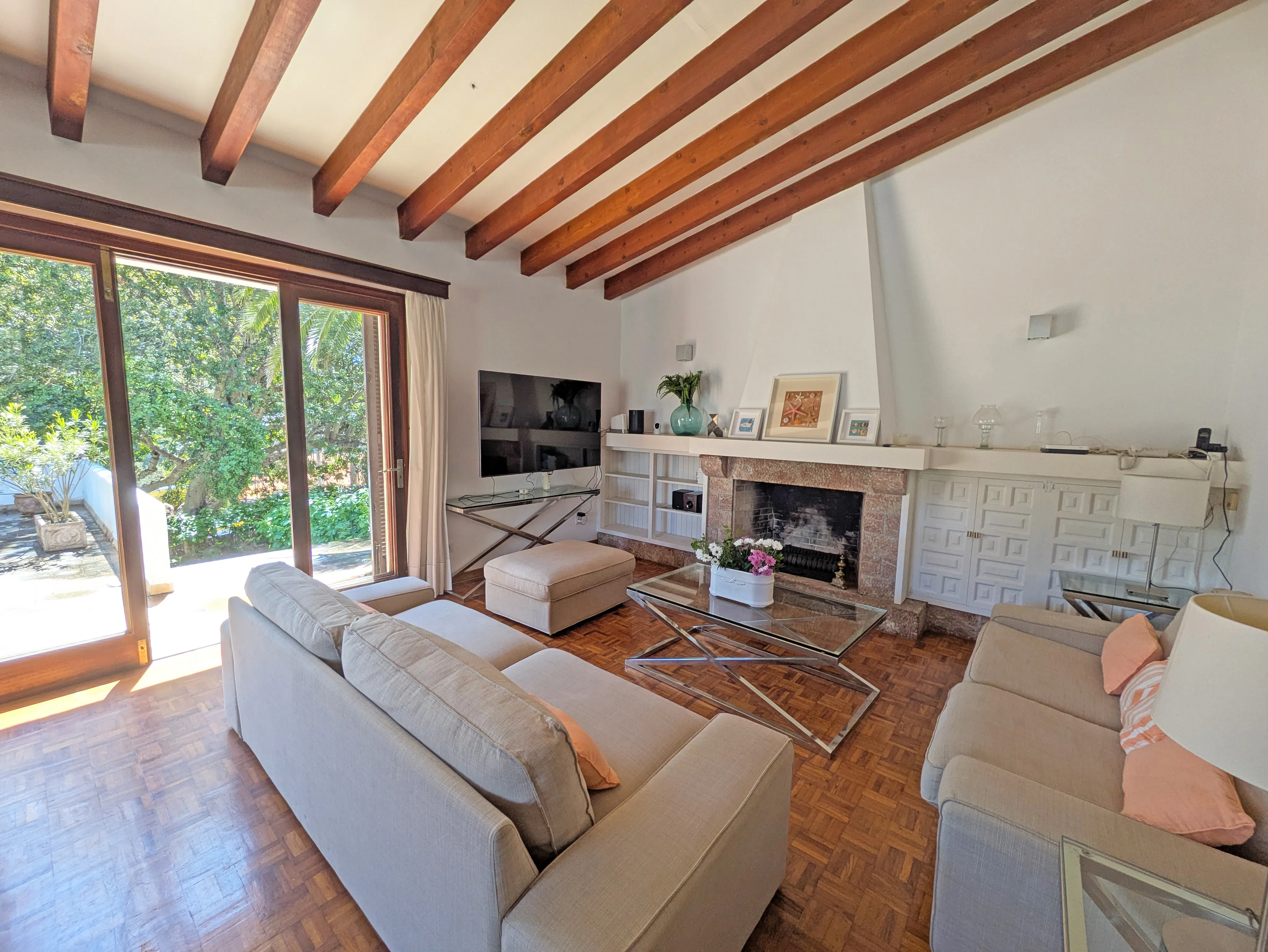 Spacious charming house-10