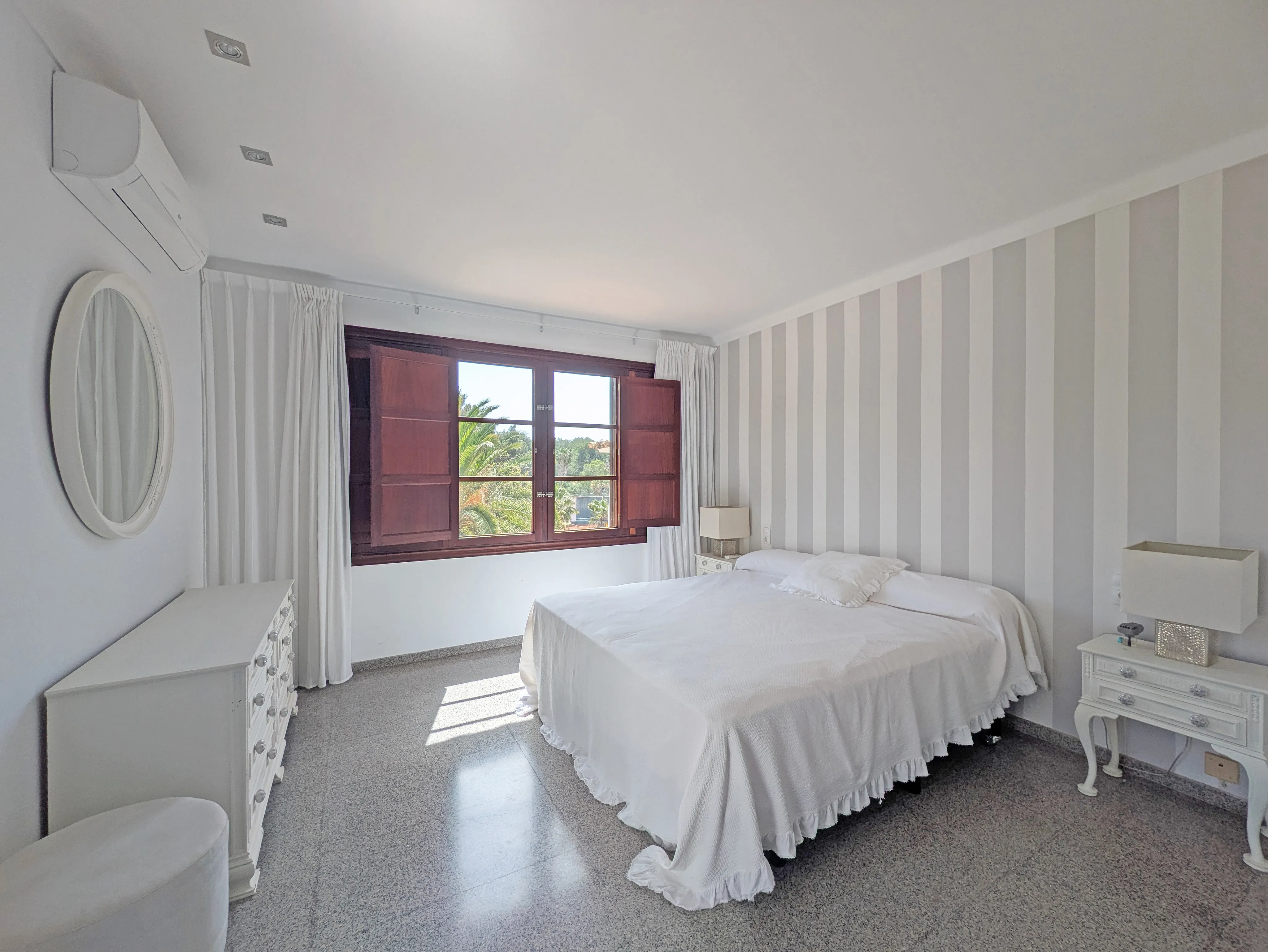 Spacious charming house-16