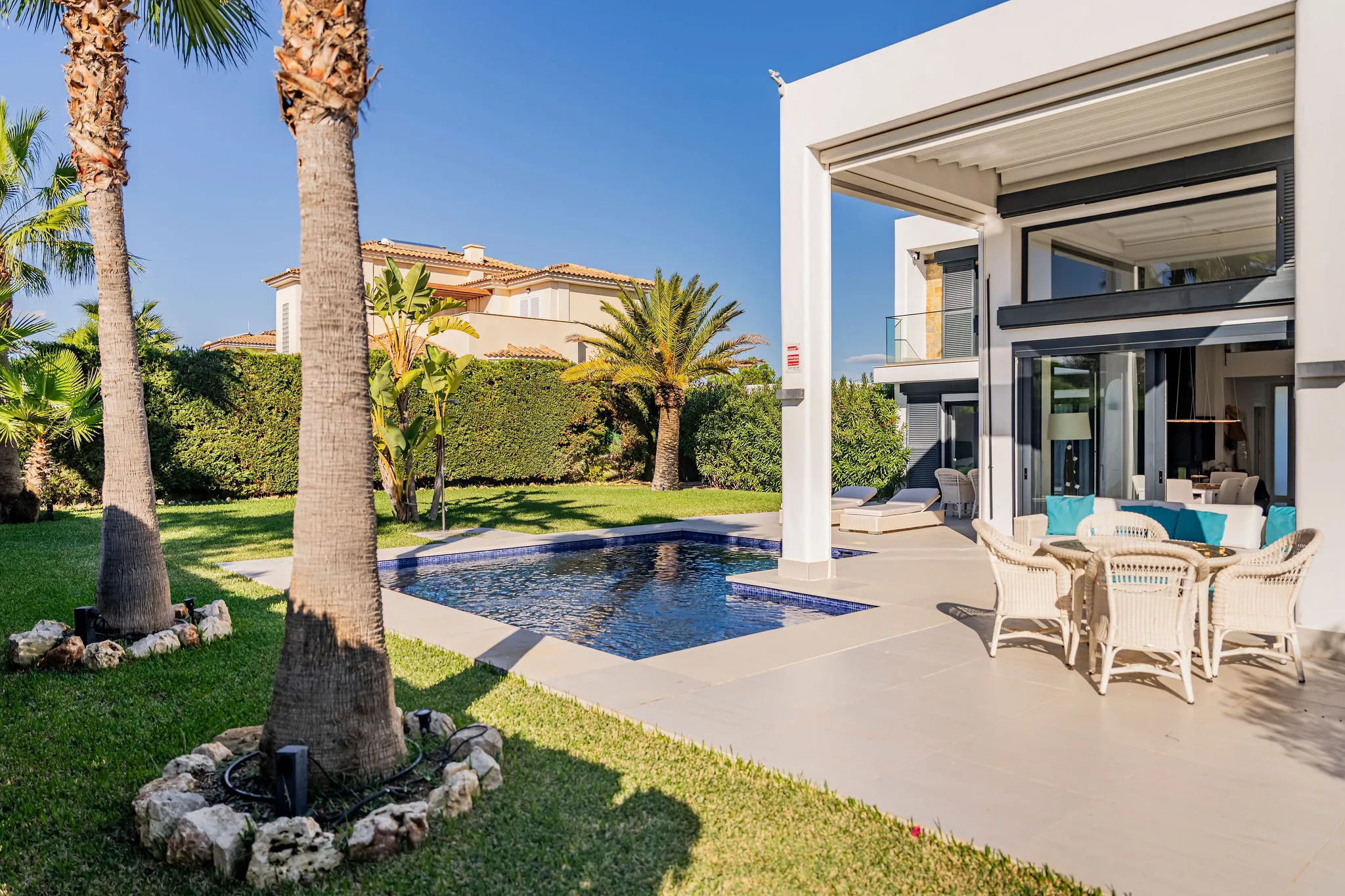 Moderne villa met verwarmd zwembad en hoogwaardige inrichting-13