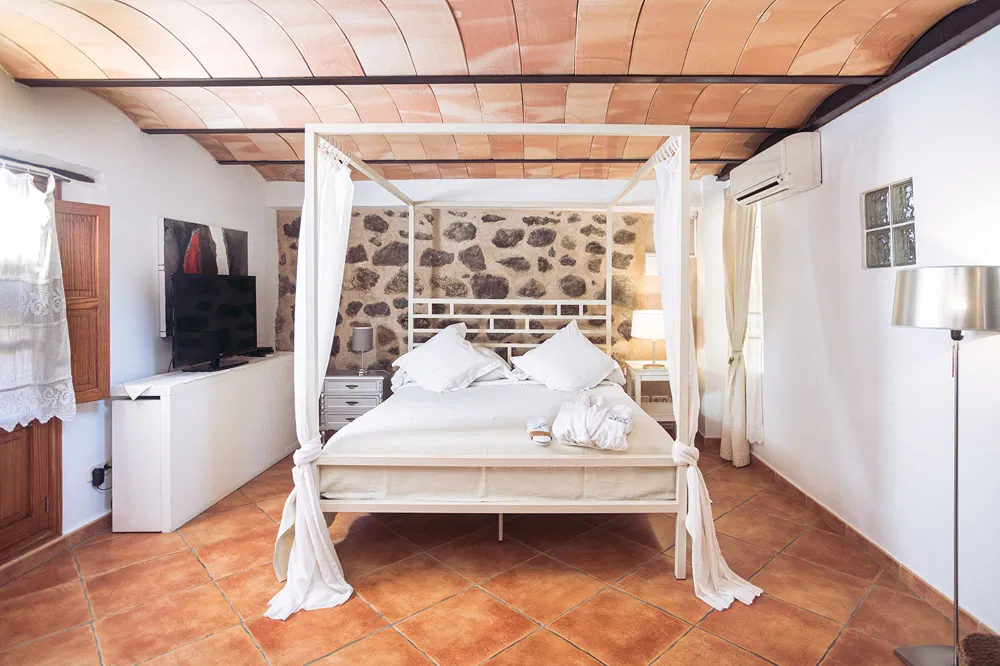 Historic boutique hotel in a fantastic location in the Serra de Tramuntana-10