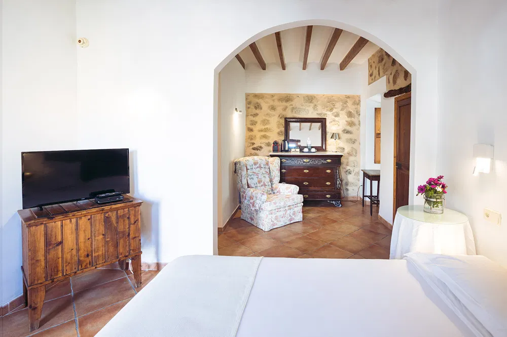 Historic boutique hotel in a fantastic location in the Serra de Tramuntana-8