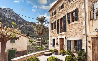 Hôtel de charme historique bénéficiant d'une situation exceptionnelle dans la Serra de Tramuntana
