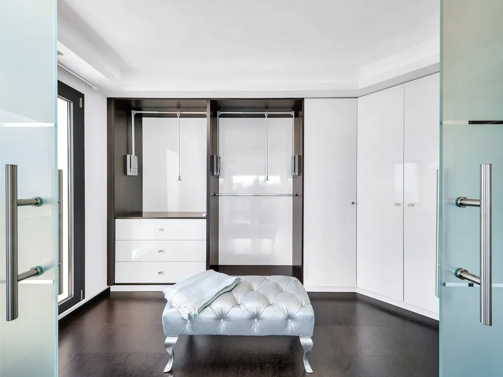 Exclusieve luxe villa met indrukwekkend uitzicht op zee-11