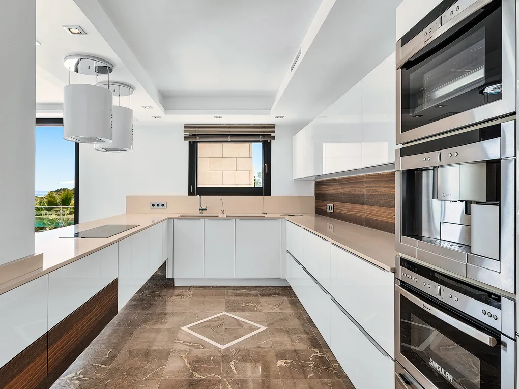 Exclusieve luxe villa met indrukwekkend uitzicht op zee-8