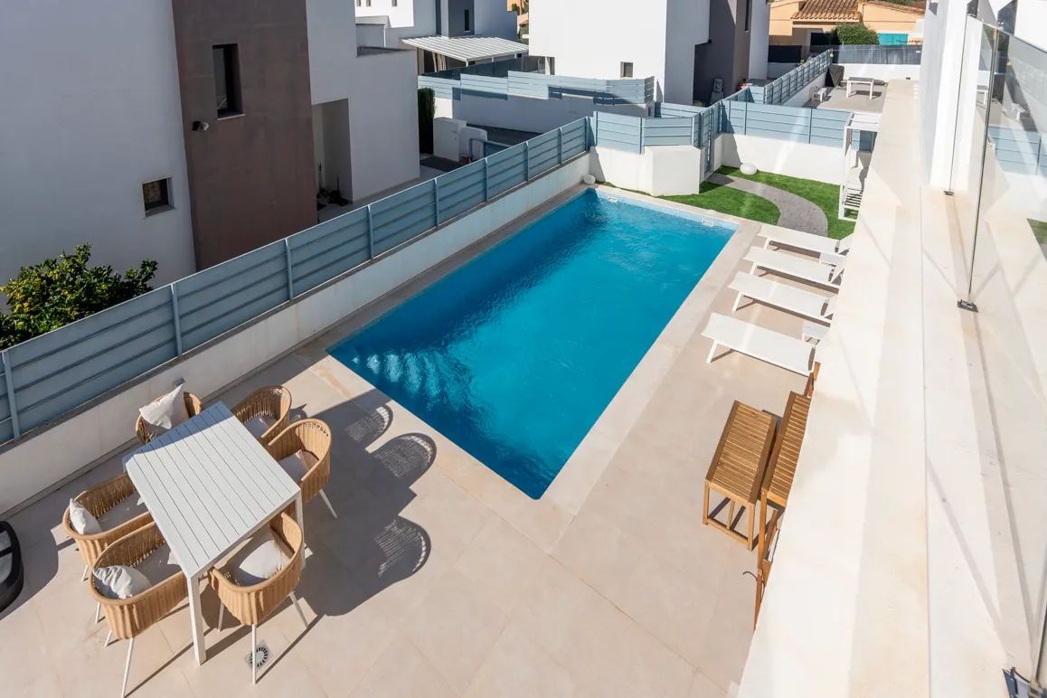 Moderne villa met zwembad en dakterras vlakbij het strand in Cala Mandia-11