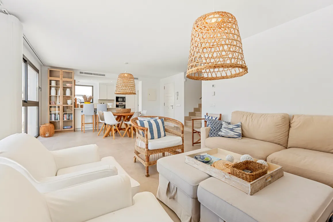 Moderne villa met zwembad en dakterras vlakbij het strand in Cala Mandia-5