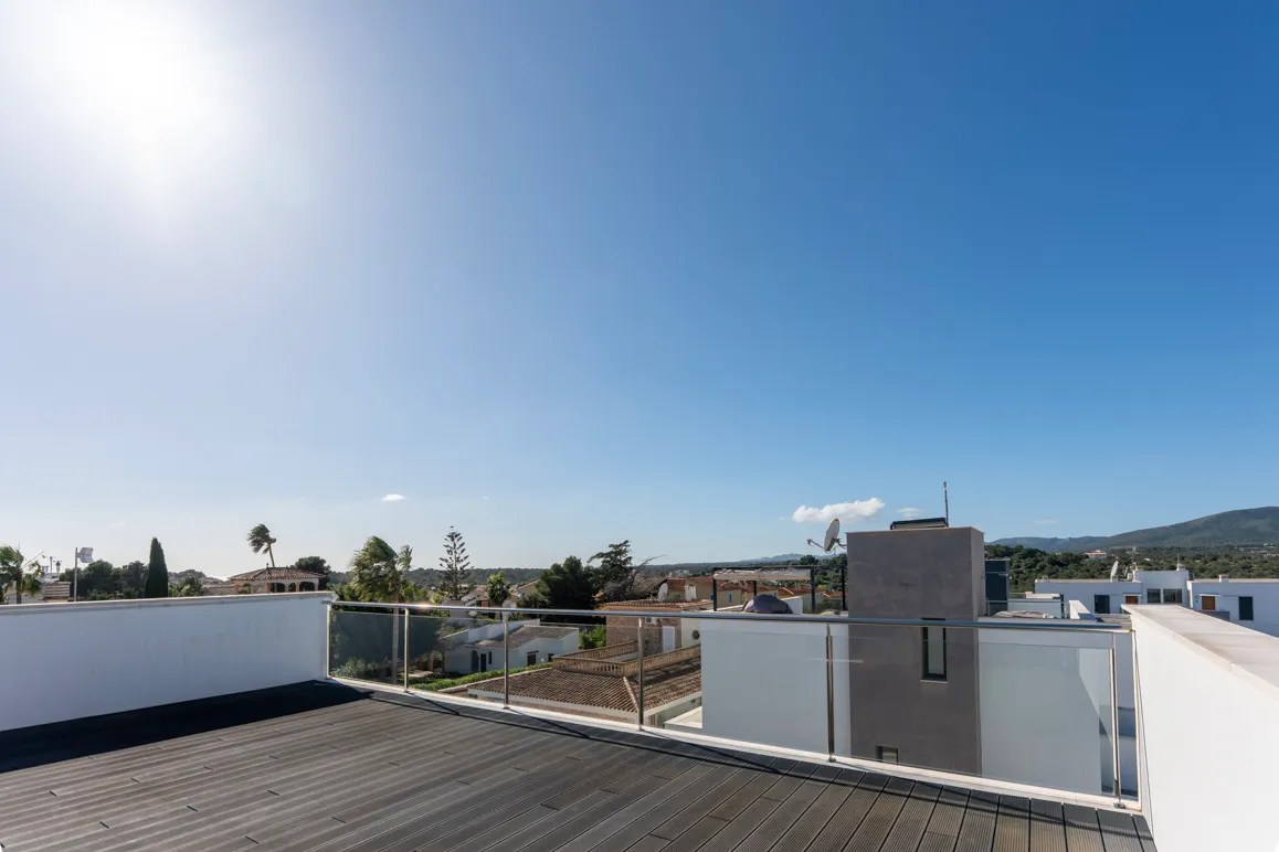 Vila moderna amb piscina i terrassa al terrat prop de la platja Cala Mandia-13