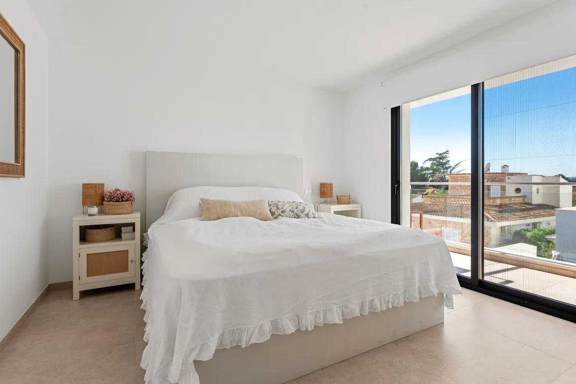 Villa moderna con piscina y terraza en la azotea cerca de la playa Cala Mandia-9