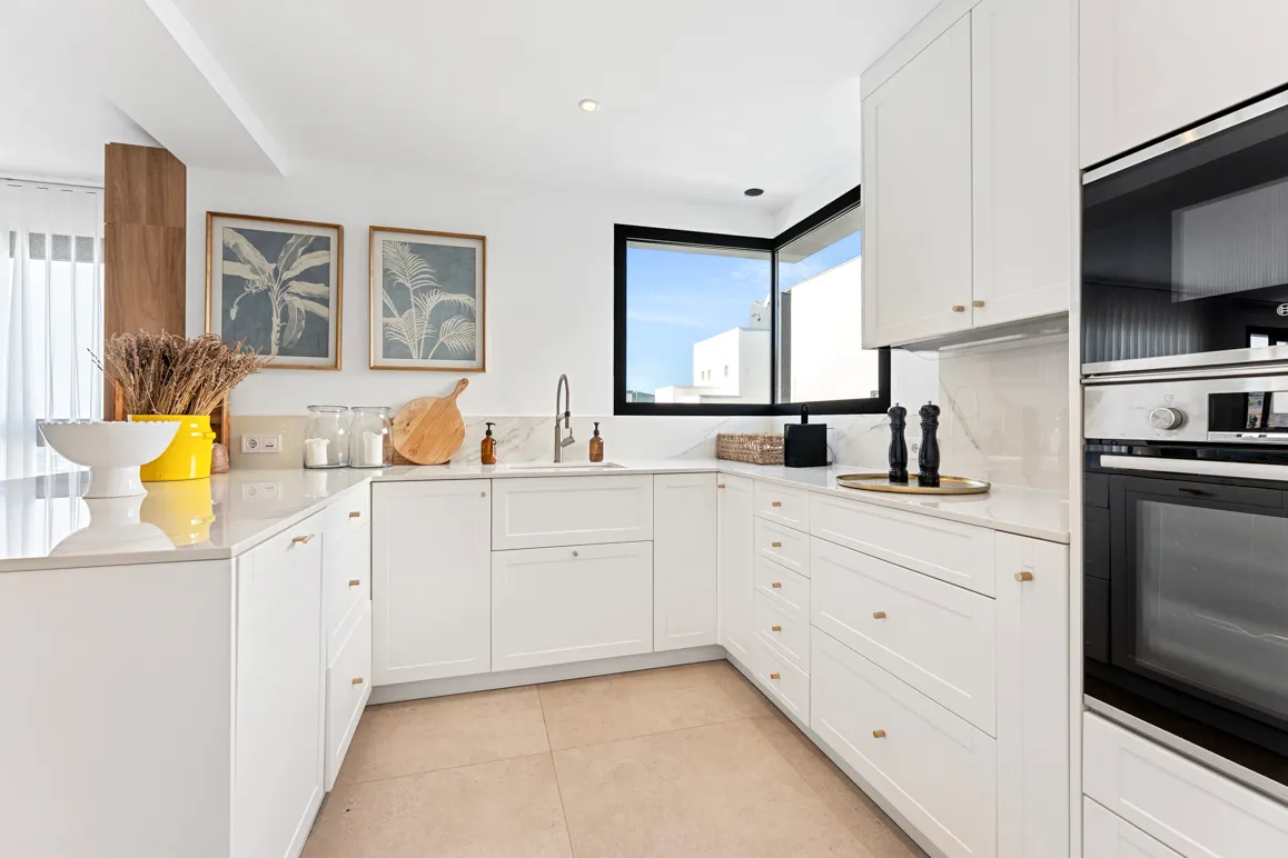 Moderne villa met zwembad en dakterras vlakbij het strand in Cala Mandia-8