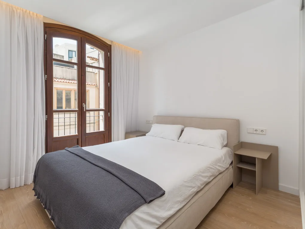 Appartamento ristrutturato e arredato con cura-3