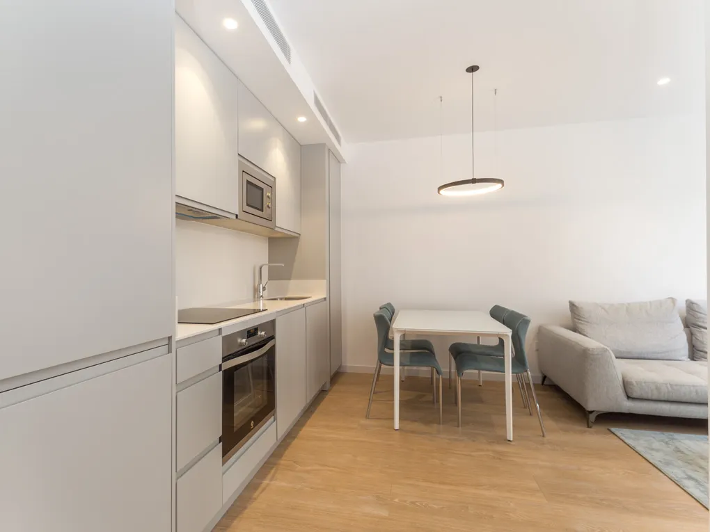 Appartamento ristrutturato e arredato con cura-2