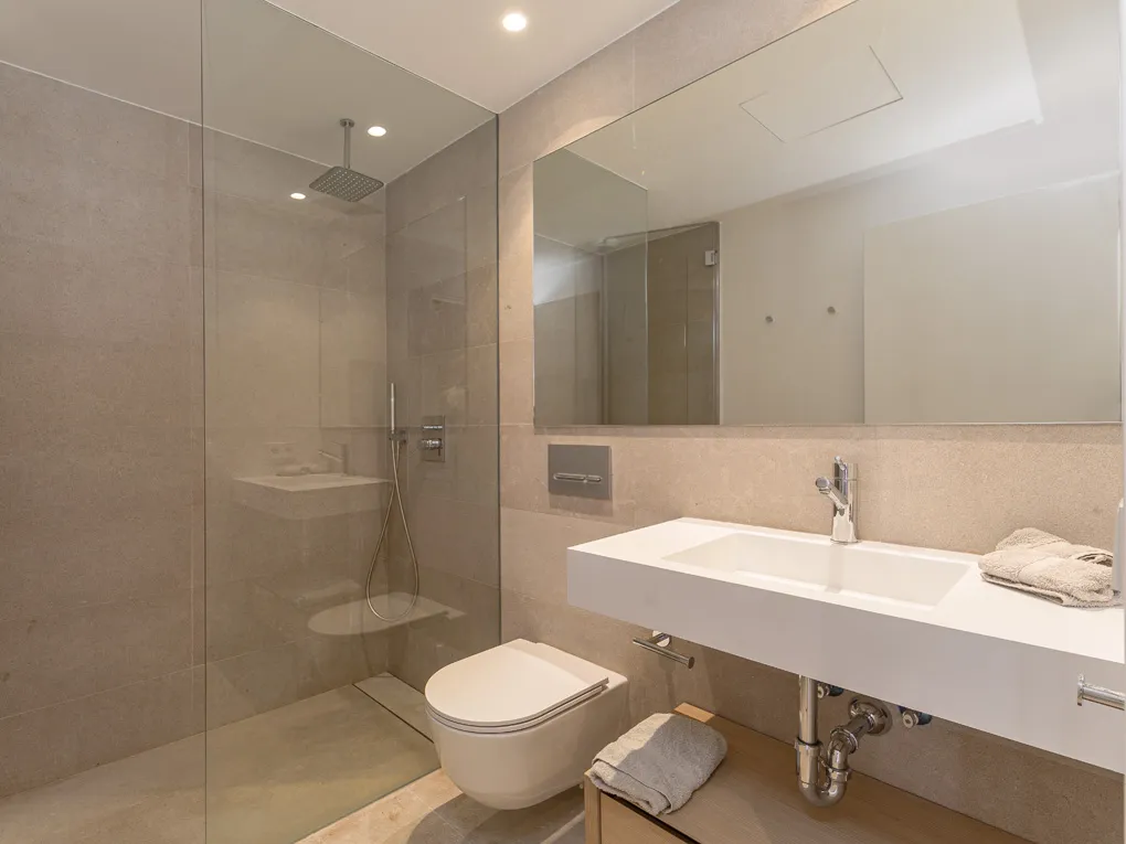 Appartamento ristrutturato e arredato con cura-4