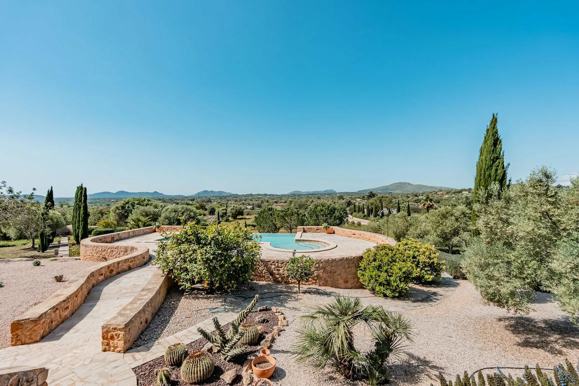 Landsitz mit Infinity-Pool und Blick auf Artà-3