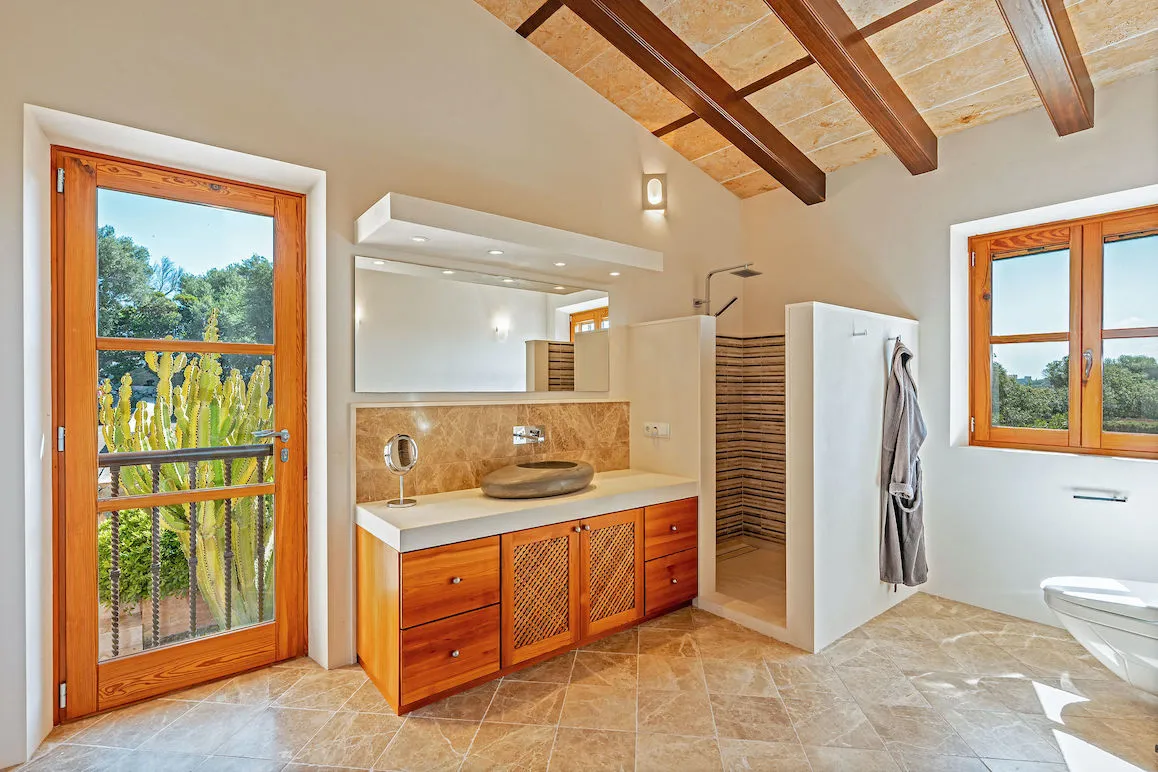 Landkasteel met overloopzwembad en uitzicht op Artà-8