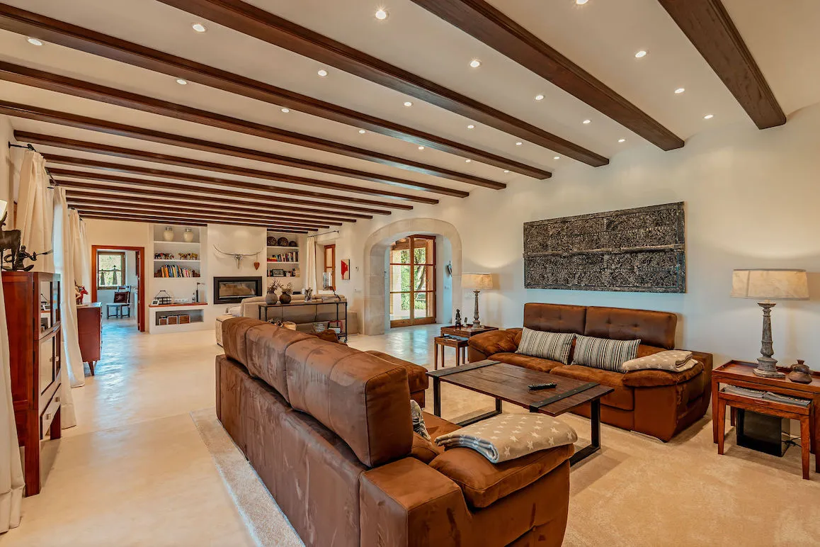 Castell rural amb piscina infinita i vistes a Artà-7