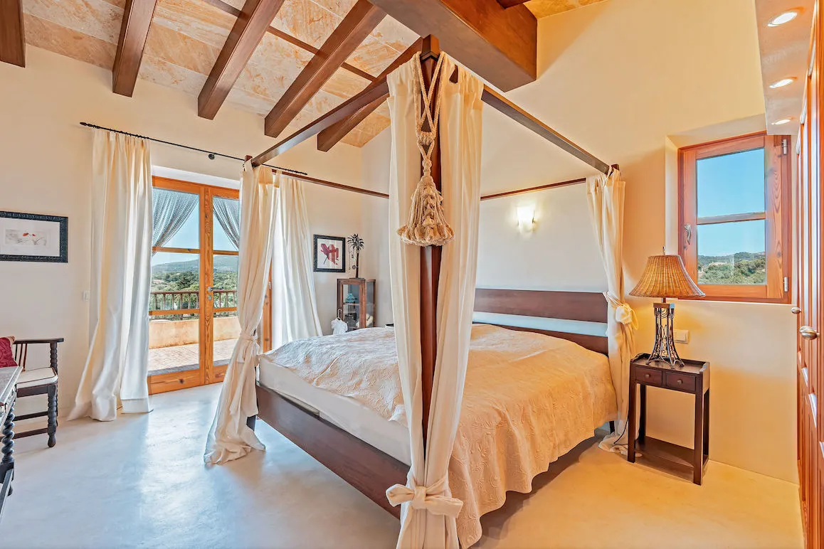 Landkasteel met overloopzwembad en uitzicht op Artà-9