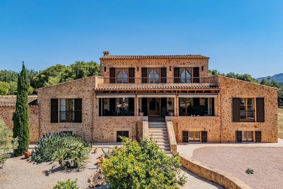 Castell rural amb piscina infinita i vistes a Artà-16