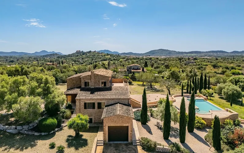 Country estate with infinity pool and views of Artà