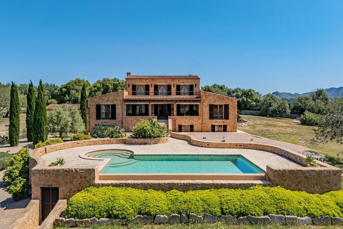 Landsitz mit Infinity-Pool und Blick auf Artà-1