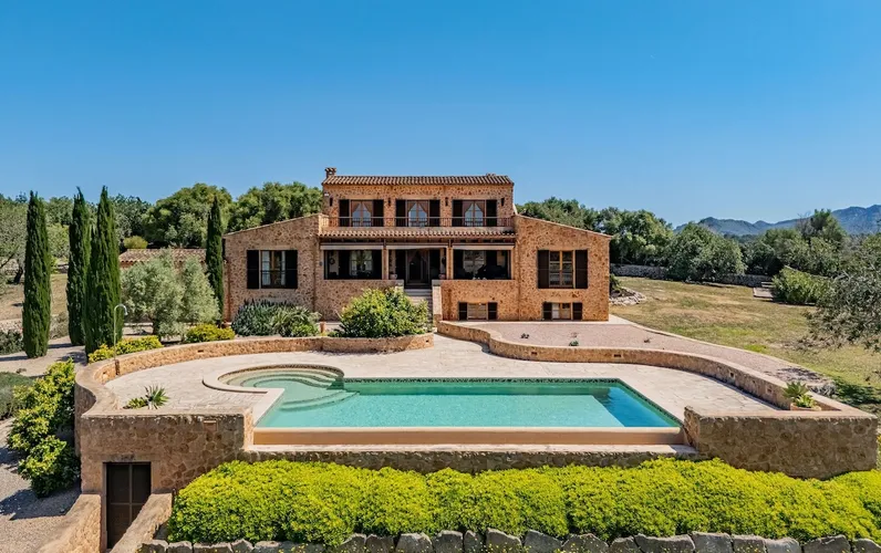 Casa con piscina infinita y vistas a Artà