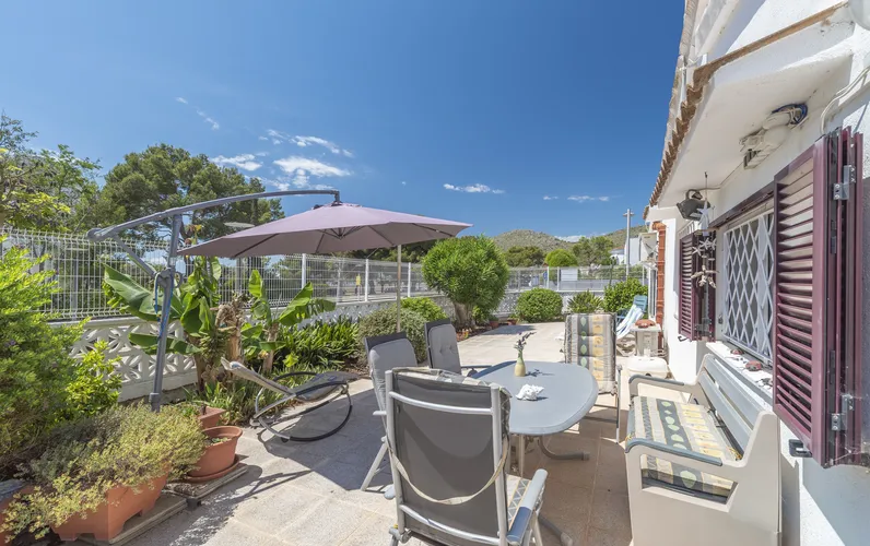 Casa unifamiliar soleada cerca de la playa