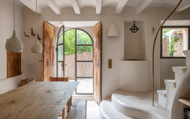 Wykwintny dom MoreDesign w Deià, obecnie używany jako eleganckie biuro