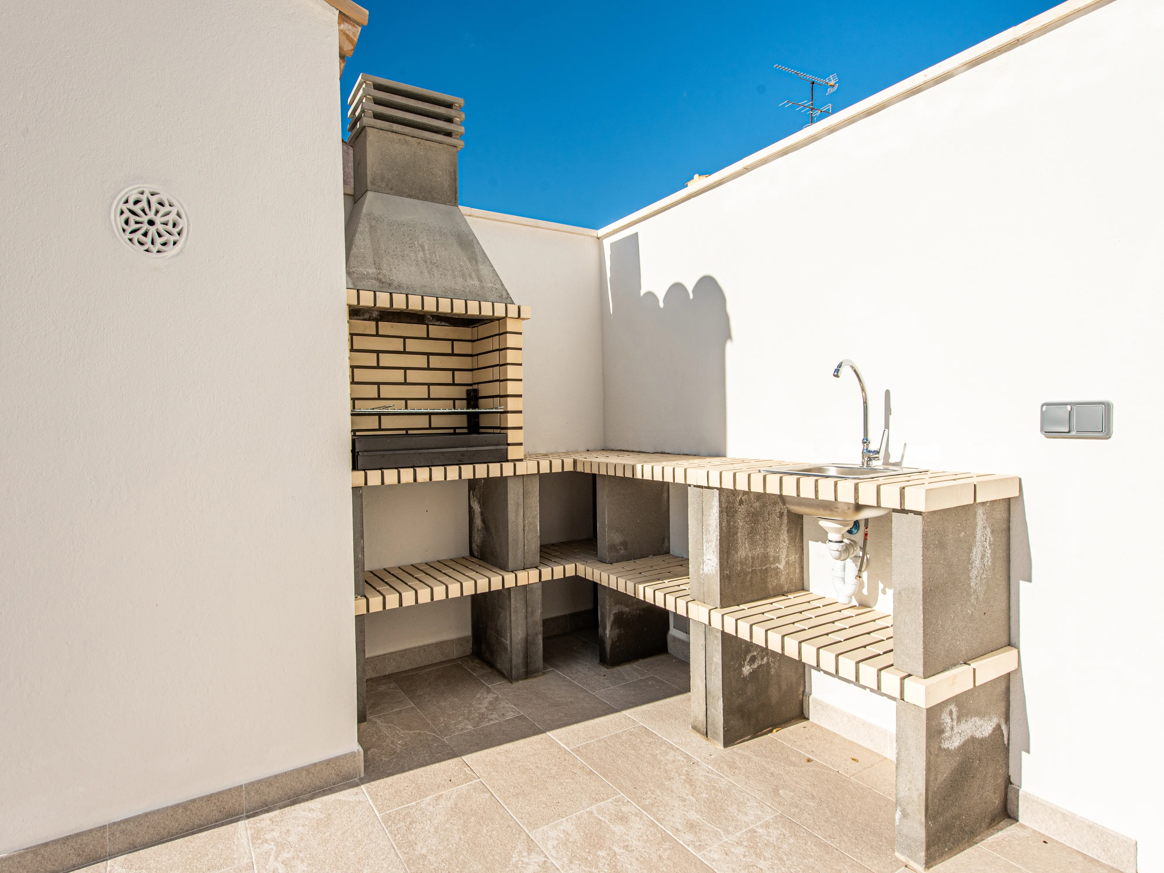 Villa espaciosa con licencia de alquiler en una tranquila zona residencial en Puerto de Pollença-7