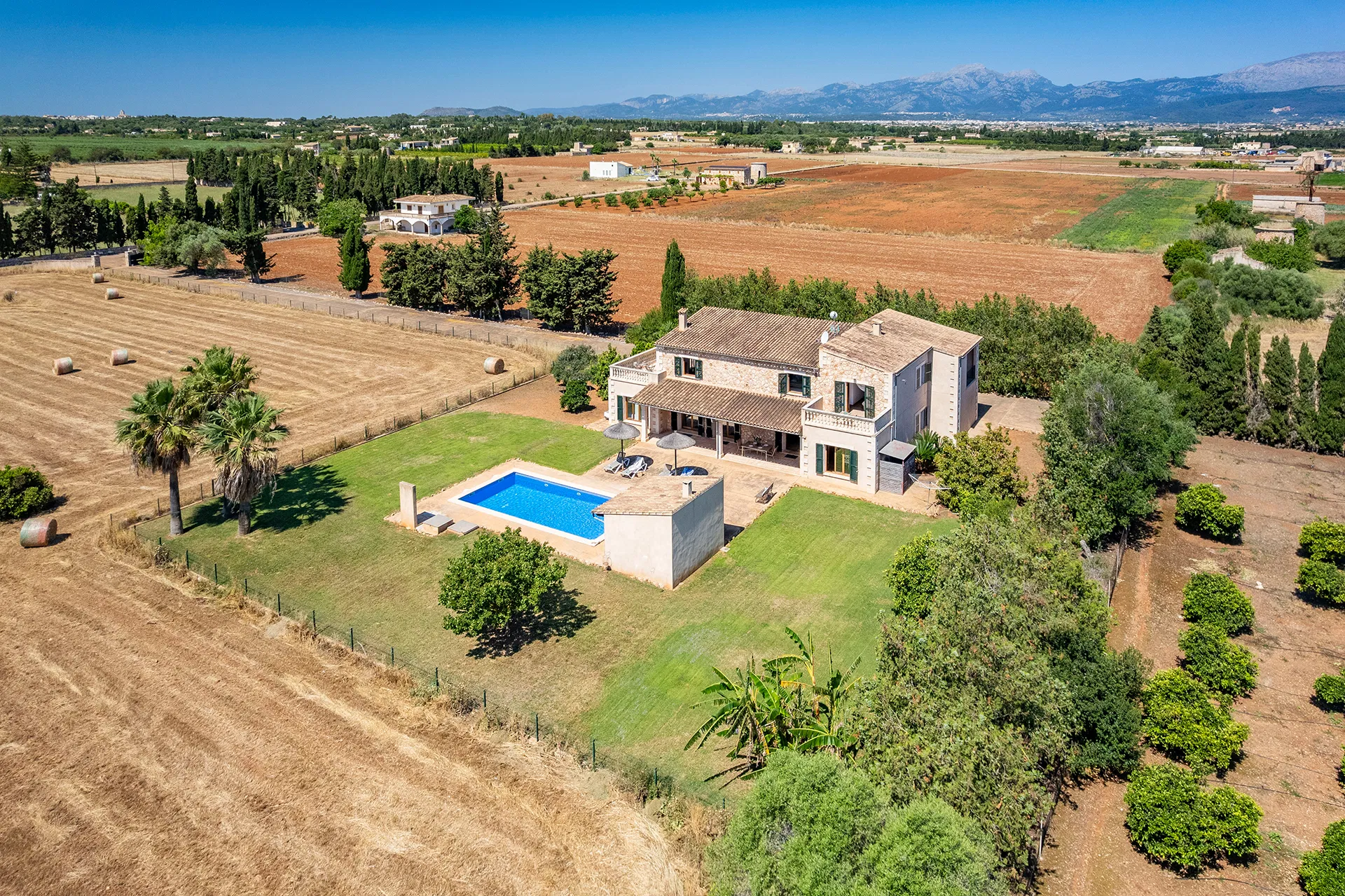 Exclusiva finca rústica con piscina y licencia vacacional-3