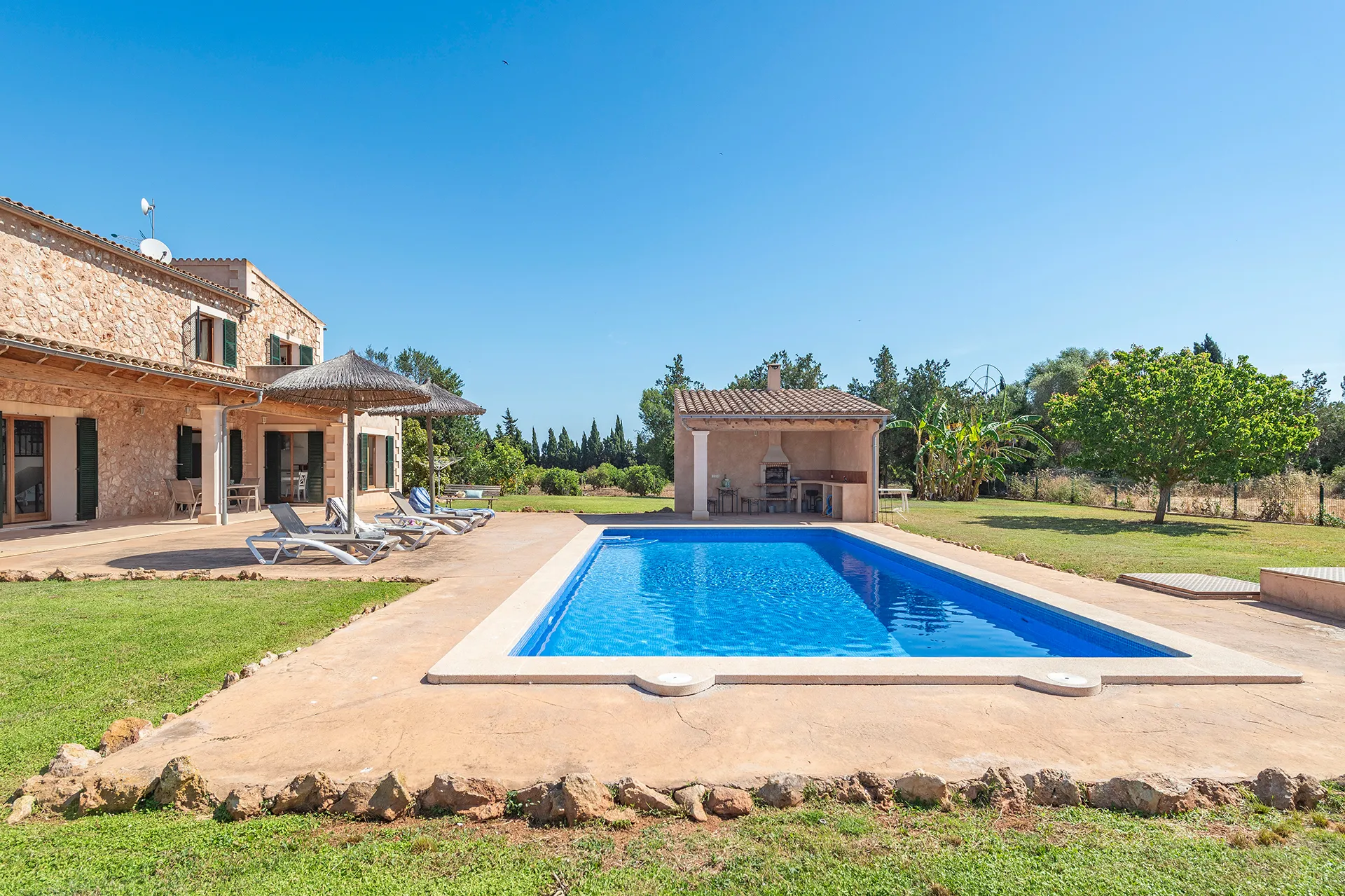 Exclusive Rustic Estate with Pool and Holiday Rental License-30