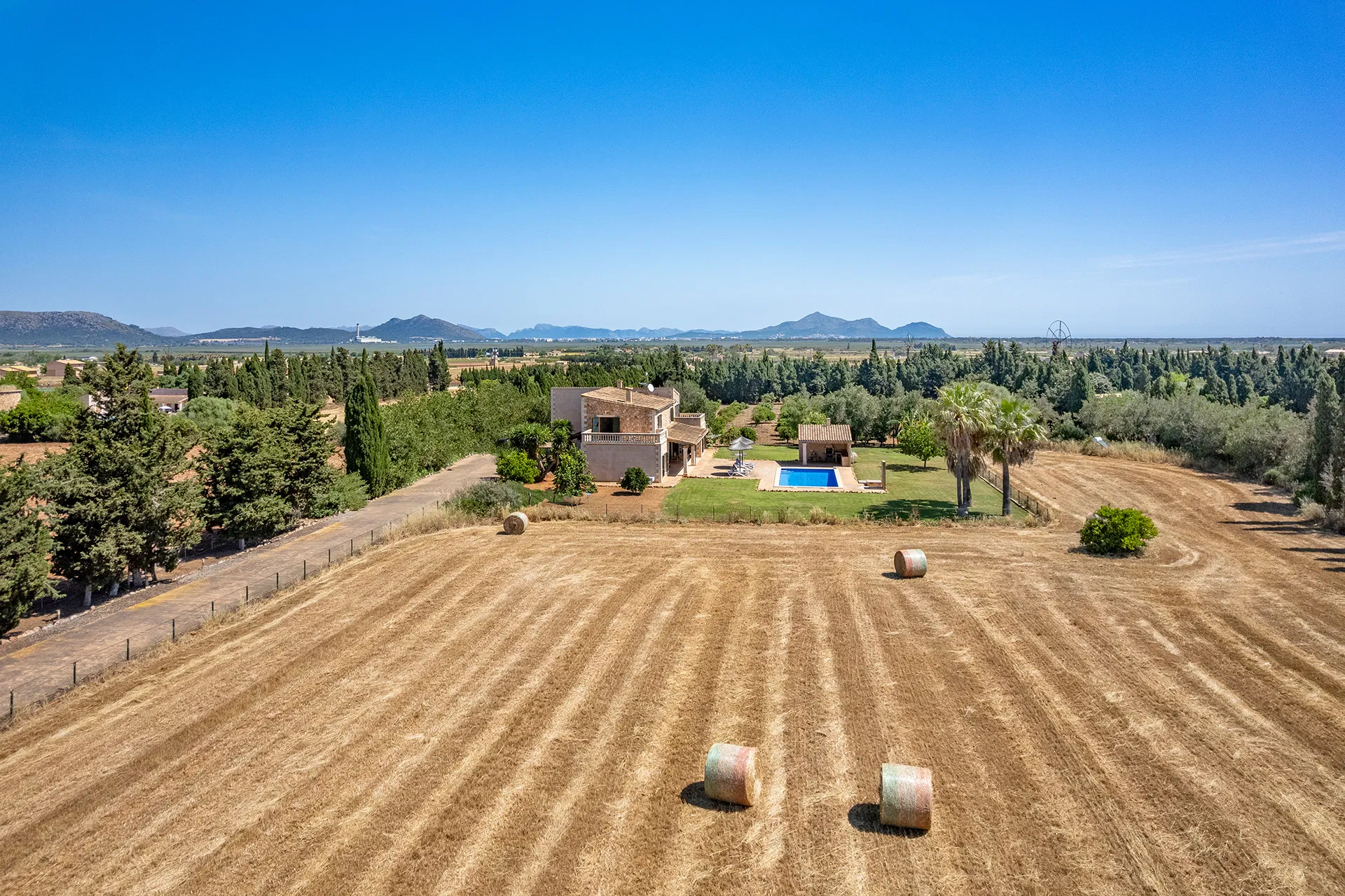 Exclusiva finca rústica con piscina y licencia vacacional-32