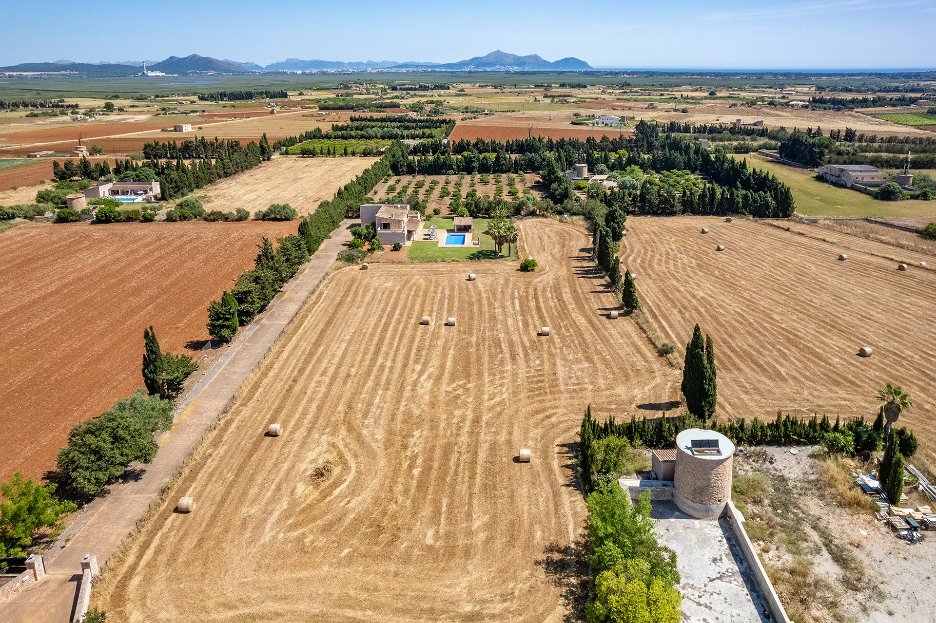 Exclusiva finca rústica con piscina y licencia vacacional-9