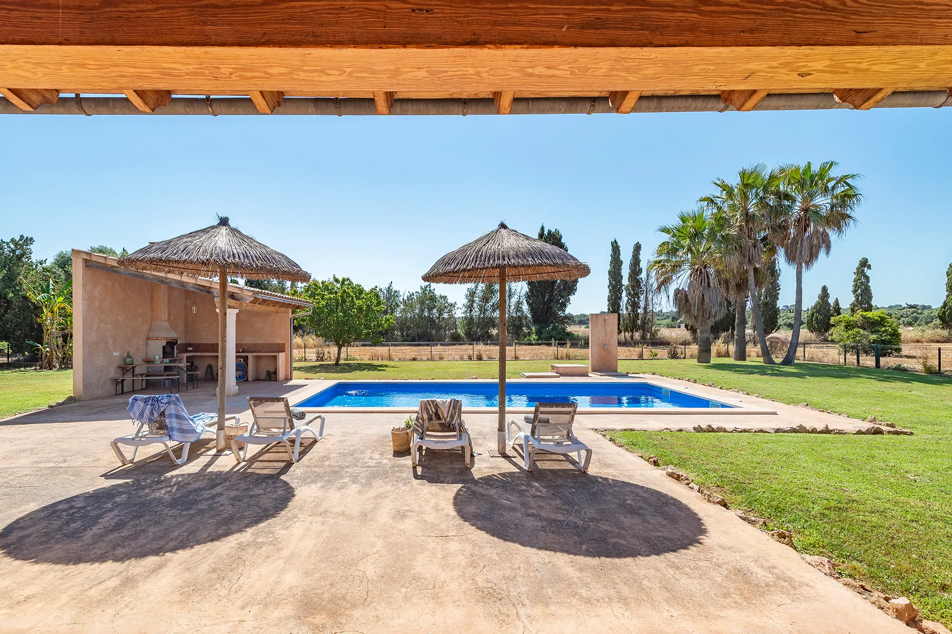 Exclusiva finca rústica con piscina y licencia vacacional-5