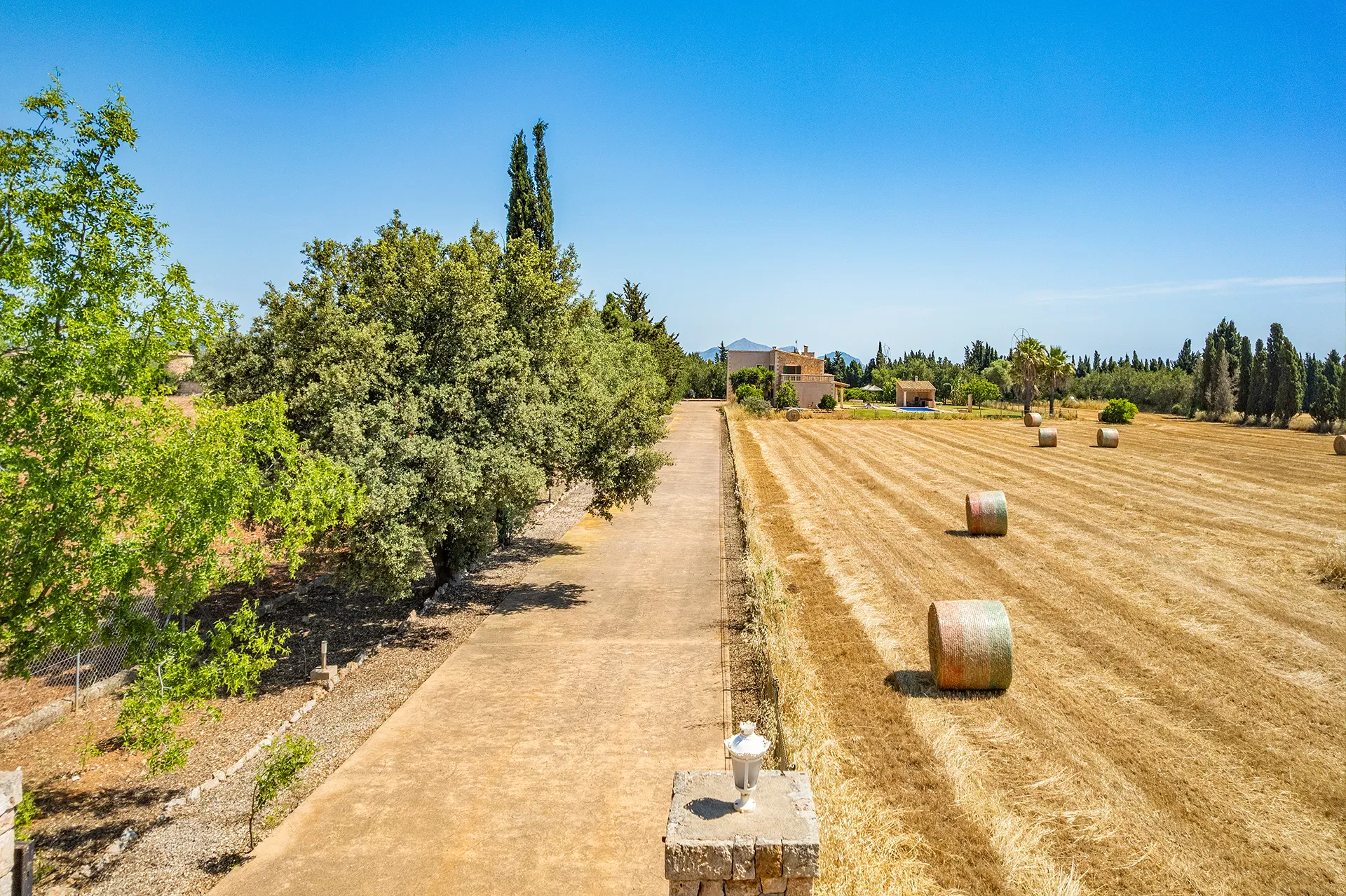 Exclusiva finca rústica con piscina y licencia vacacional-33