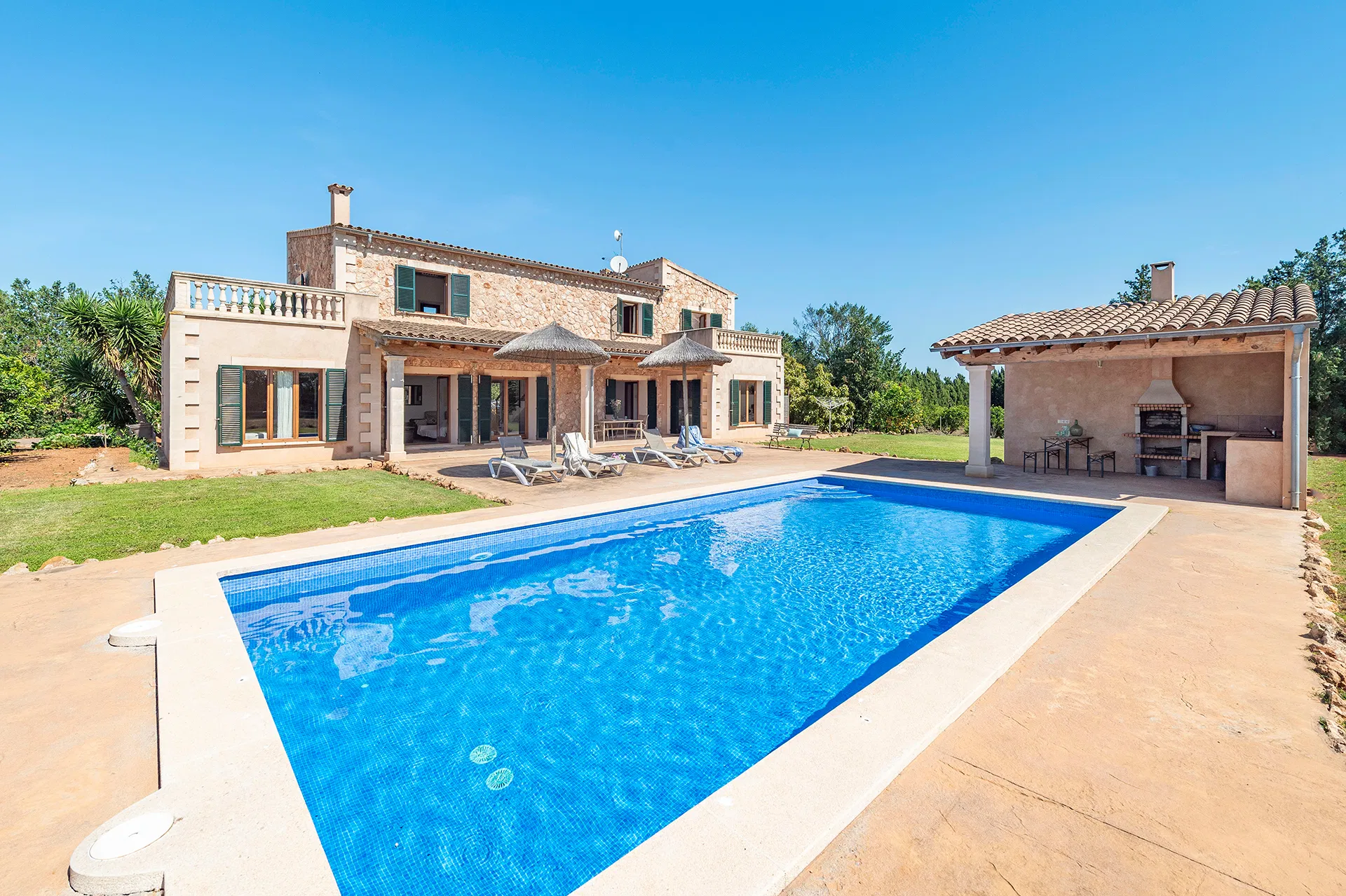 Exclusiva finca rústica con piscina y licencia vacacional-1